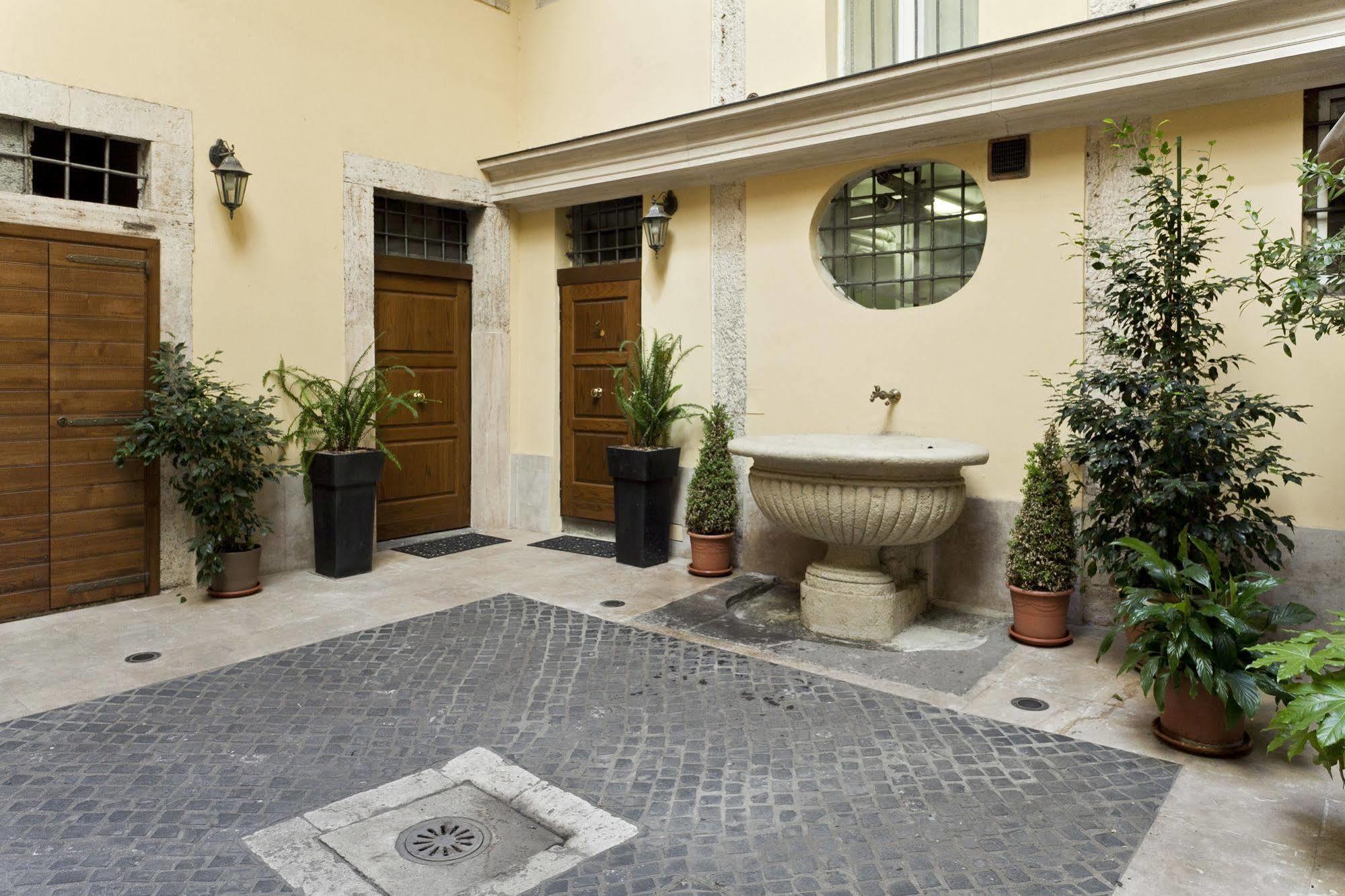 Navona Suites Rome Bagian luar foto